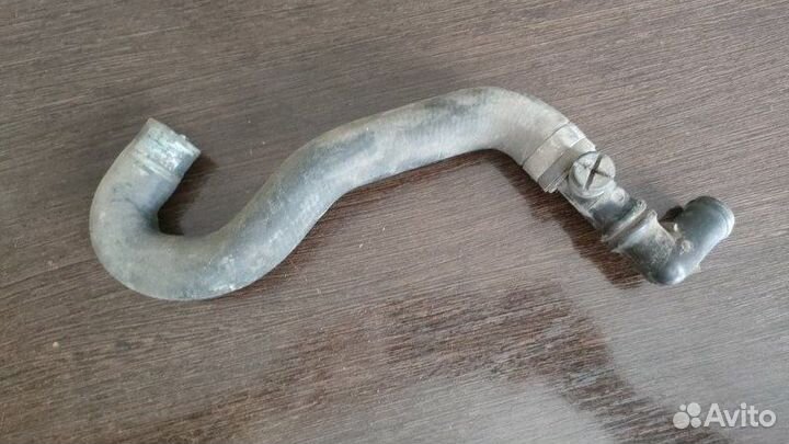 Патрубок отопителя Audi A8 D3 6.0 BHT 2008