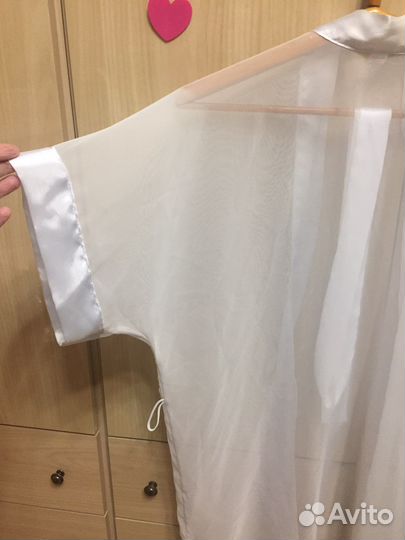 Прозрачный халатик S-M, новый. С атласным поясом