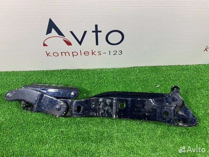 Петля крышки багажника задняя левая Audi A8 D3 BFM