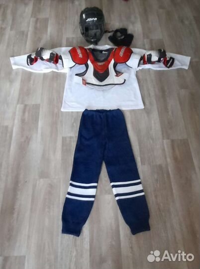 Хоккейный инвентарь (не полный)