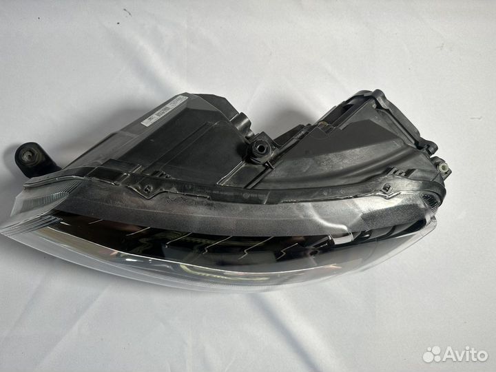 Фара левая Skoda Rapid 1 рестайлинг ксенон