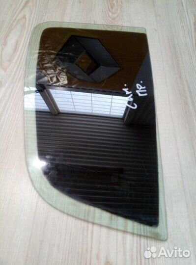 Форточка стекло двери Renault sandero Прав