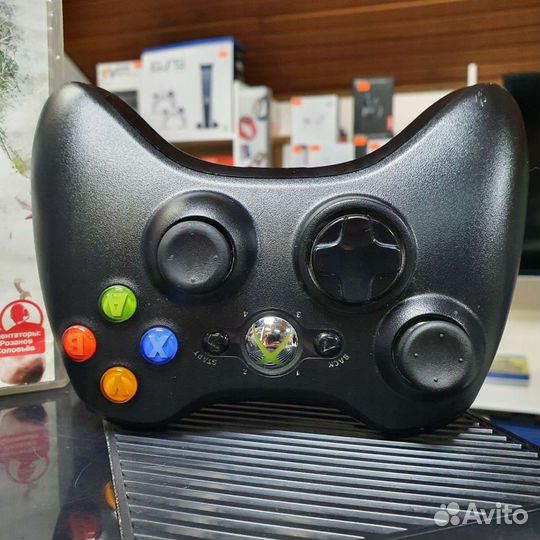 Xbox 360E 250GB + диск с футболом