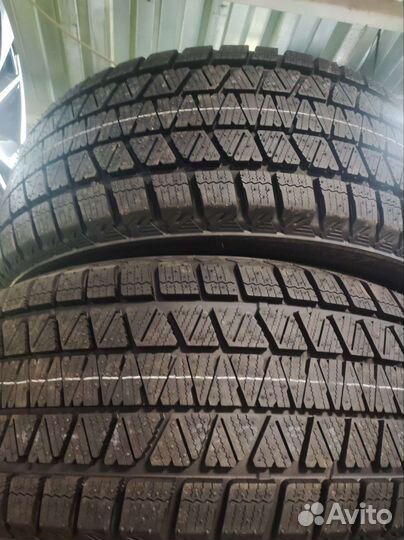 Bridgestone Blizzak DM-V3 285/45 R22