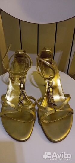 Туфли босоножки золотые 39