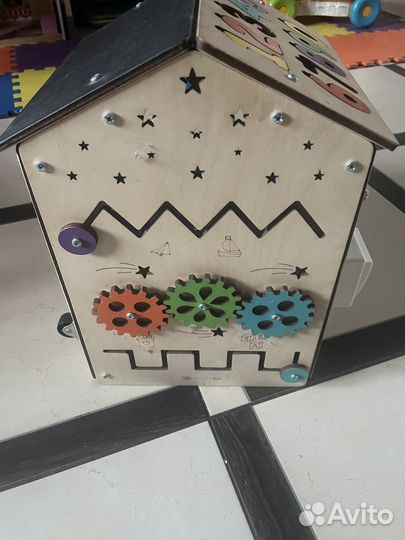 Бизиборд домик