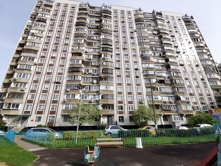 2-к. квартира, 53 м², 8/17 эт.