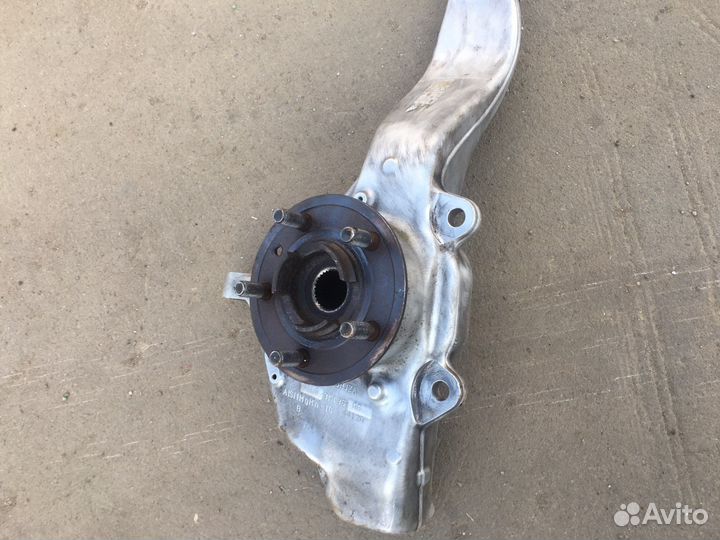 Кулак поворотный левый Range Rover vogue L405