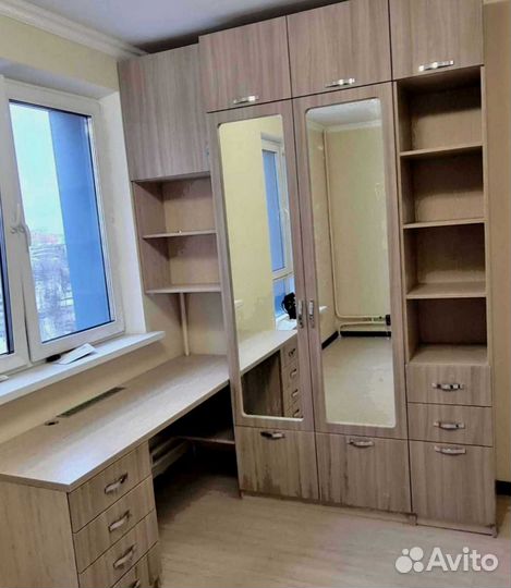 Рабочая зона в углу у окна