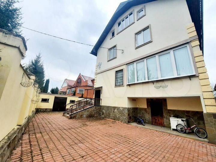 Дом 357 м² на участке 12 сот.