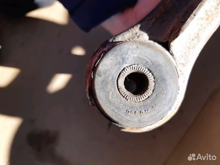 Рычаг передний левый Опель Астра Джи