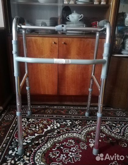 Ходунки для взрослых шагающие