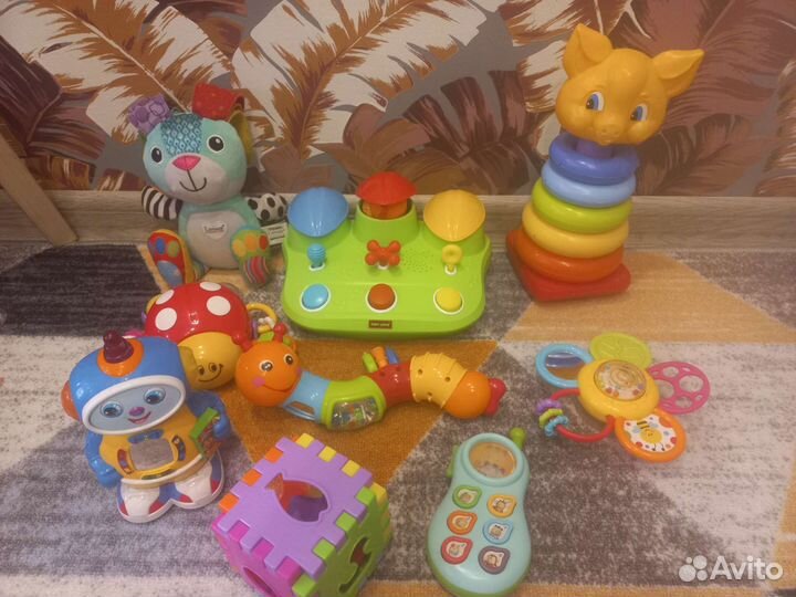 Пакет фирменных игрушек 6 мес+