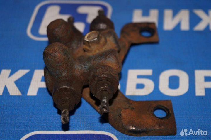 Распределитель тормозных сил Mitsubishi Carisma DA