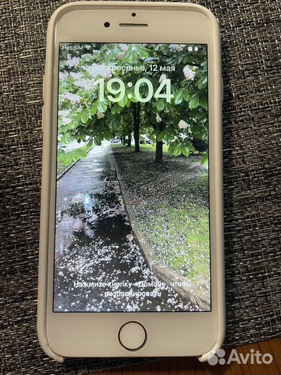iPhone 8, 64 ГБ