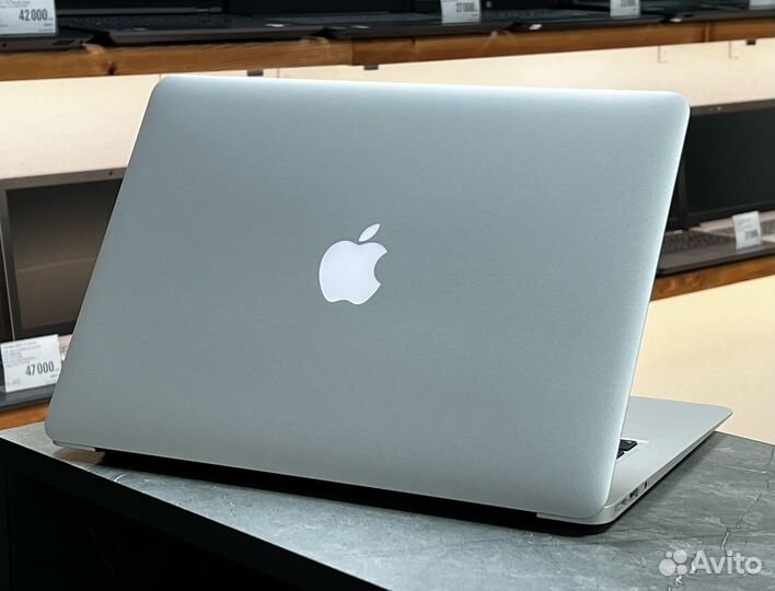 MacBook Air 13 2017 i5 / SSD 128/ 8 OZU