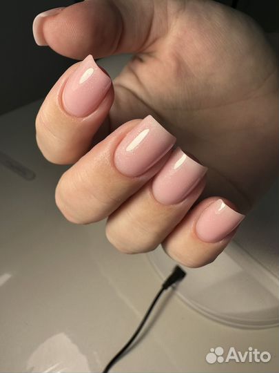 Модель на маникюр