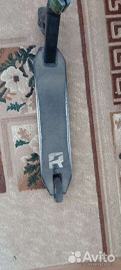 Трюковой самокат reaction