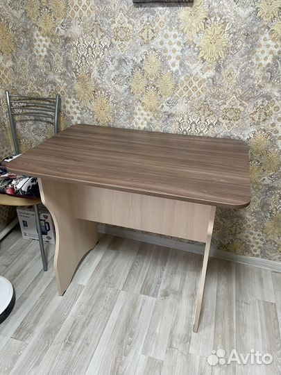 Кухонный стол