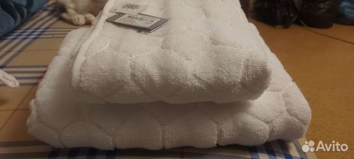 Махровые полотенца 70х130 новые в наличии нескол