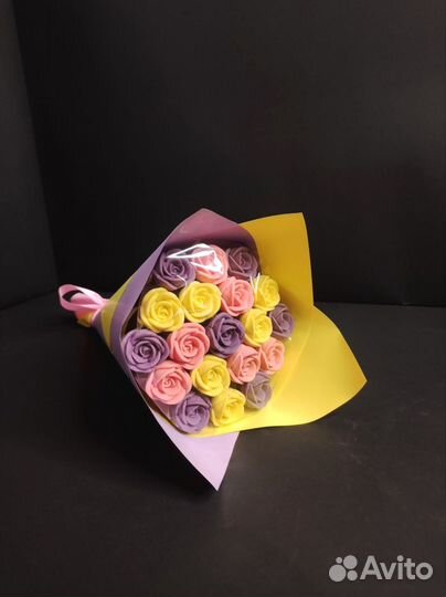 Розы из Белого Шоколада - 19 шт в Букете