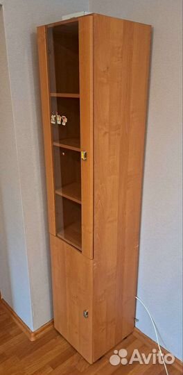 Книжный шкаф