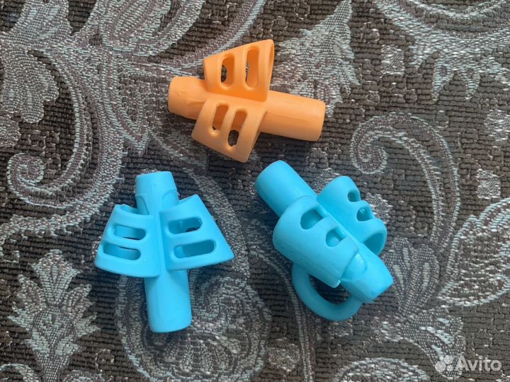 Тренажёр для обучения правильно держать ручку