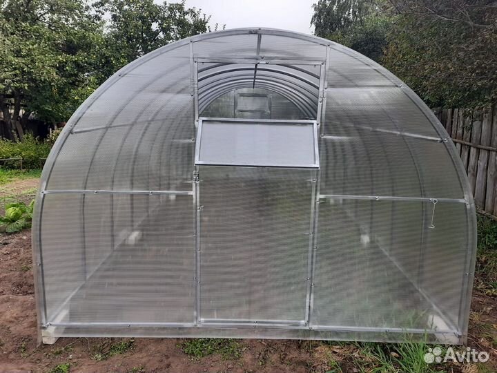 Теплицы из поликарбоната разного размера