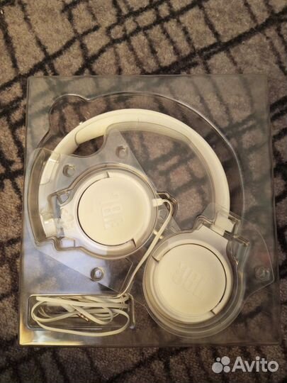 Проводные наушники с микрофоном