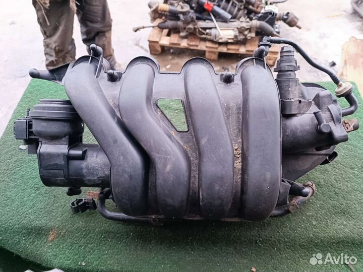 Впускной коллектор Фольксваген пассат б6 2.0 л BVY