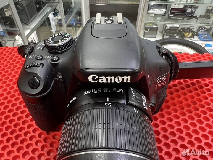 Зеркальный фотоаппарат Canon EOS 600D