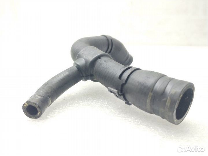 Патрубок системы охлаждения Mercedes-Benz C-Class