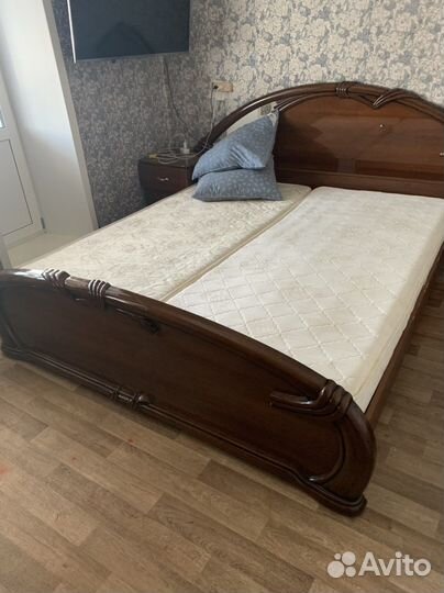 Спальный гарнитур