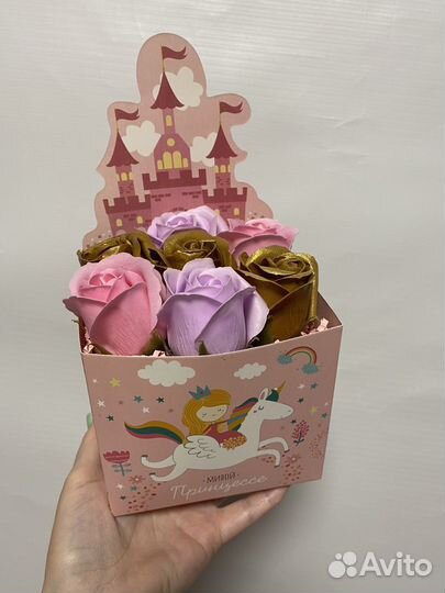 Девочкам коробки с розочками