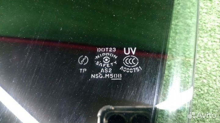 Стекло двери Infiniti G35s Левое Переднее