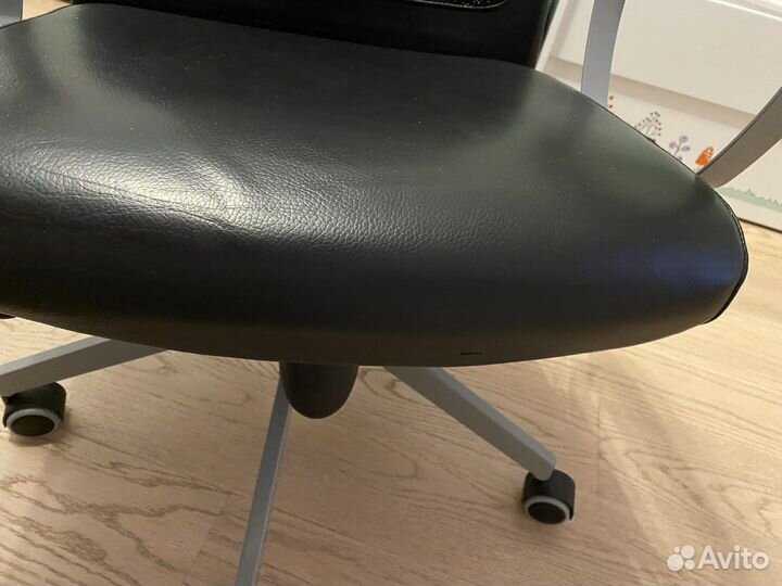Стул офисный IKEA кожаный бу