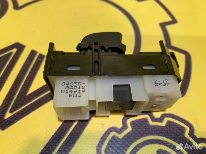 Кнопка стеклоподъемника передняя левая Toyota Ist