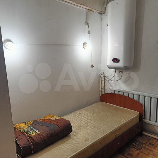 Здание, 1600 м²