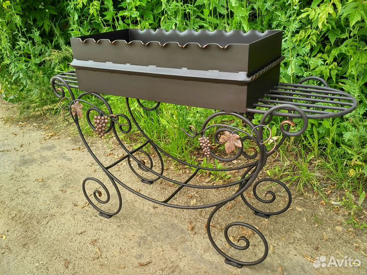 Мангал с ковкой
