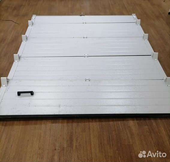 Гаражные секционные ворота doorhan