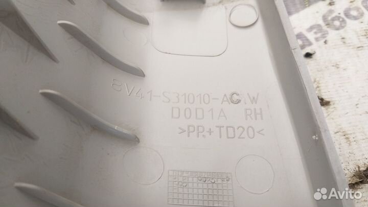 Обшивка задней правой стойки Ford Kuga 1