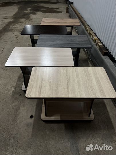 Журнальный столик на колесах