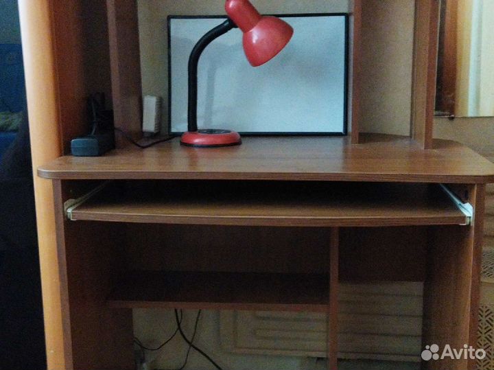 Компьютерный стол бу в хорошем состоянии