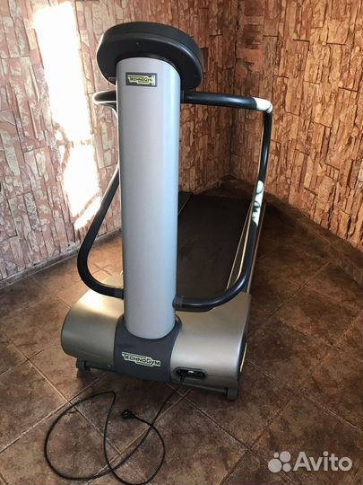 Профессиональная Беговая дорожка Technogym