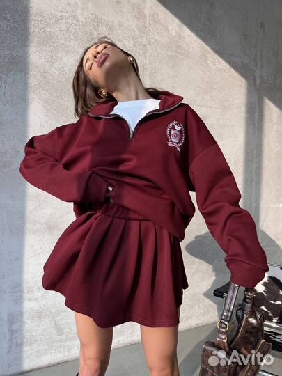 Костюм с юбкой