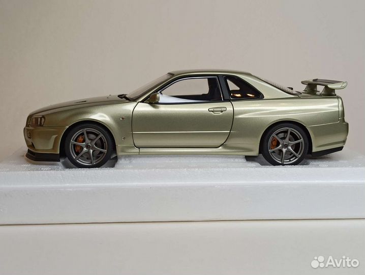Nissan Skyline GT-R (R34) V-spec II Autoart 1:18