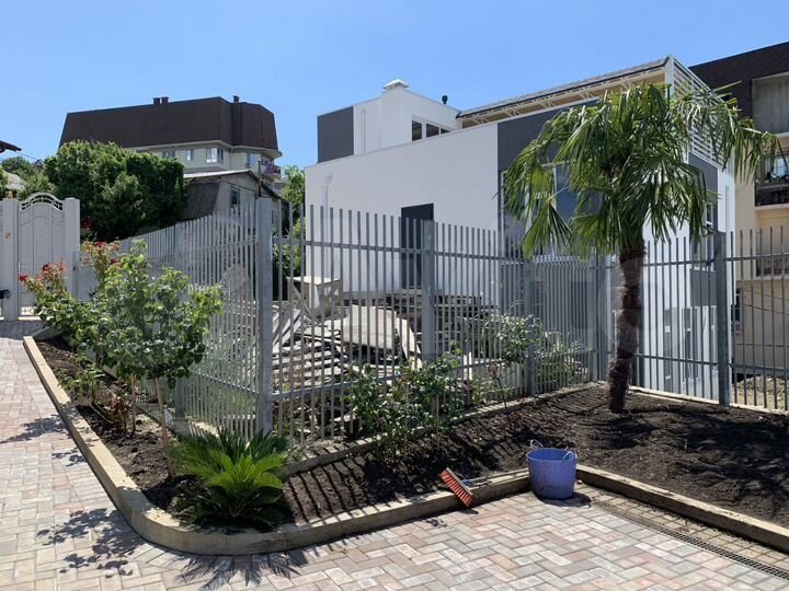 Коттедж 308 м² на участке 9 сот.