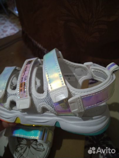 Сандали новые 32