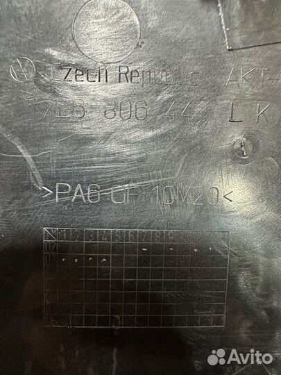 Пластик моторного отсека Volkswagen Touareg 7L 3.2