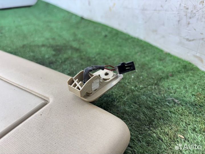 Козырек солнцезащитный передний правый Volkswagen